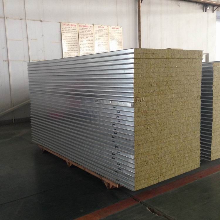 機(jī)制巖棉復(fù)合夾芯彩鋼板