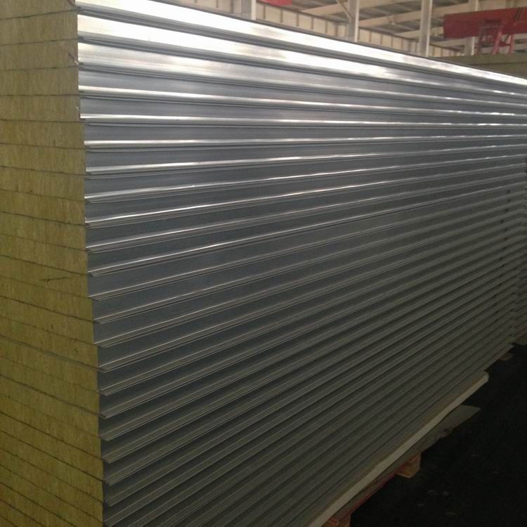 機(jī)制巖棉復(fù)合夾芯彩鋼板